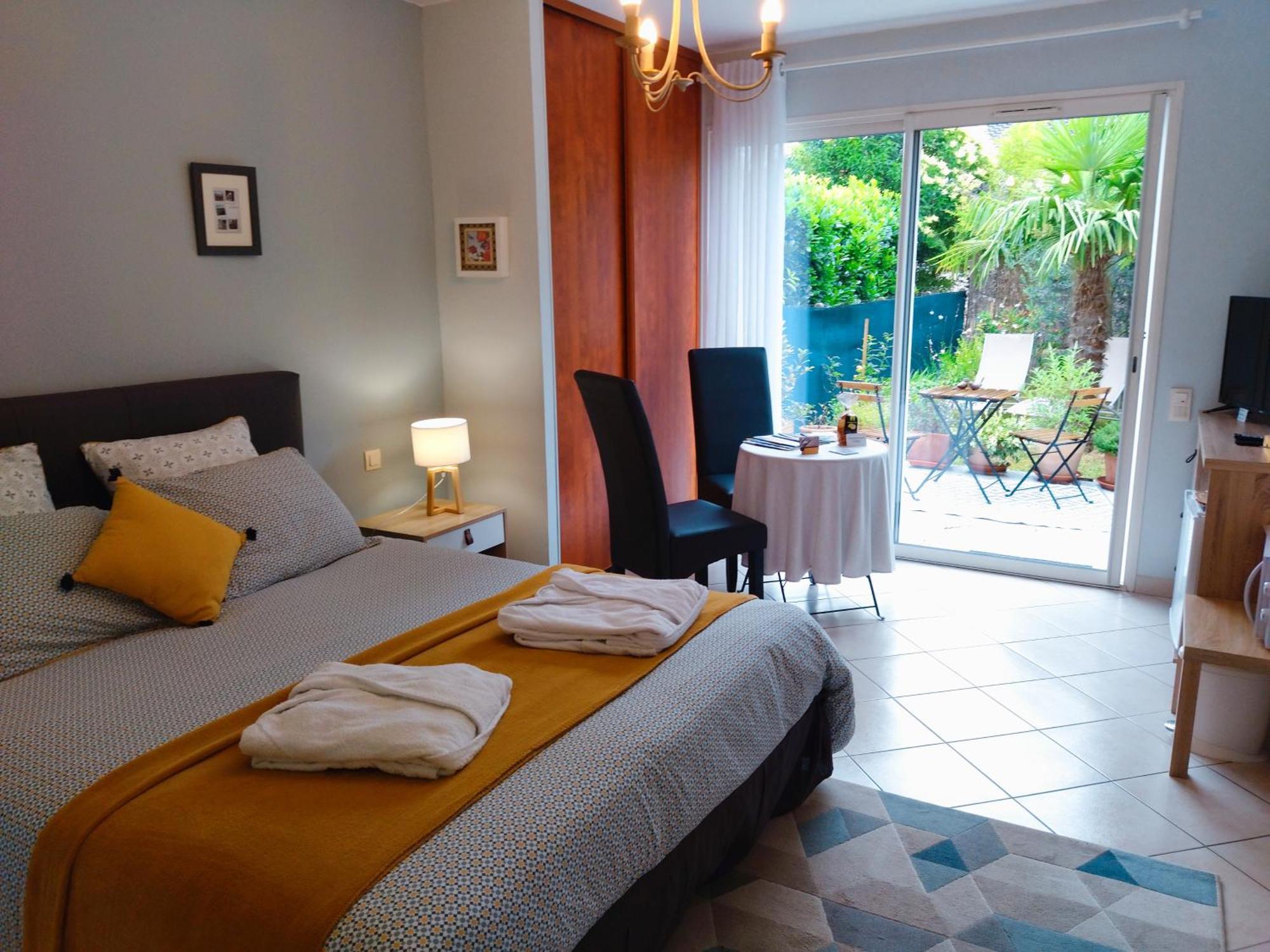Fleurs De Cosmos Bed & Breakfast Albi Exterior photo